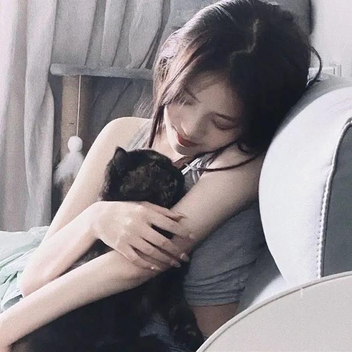 男孩超级白